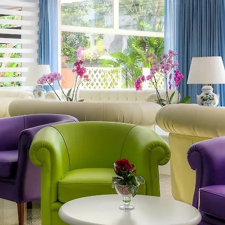 Caravel Hotel