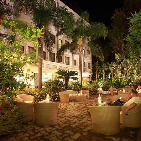 Caravel Hotel