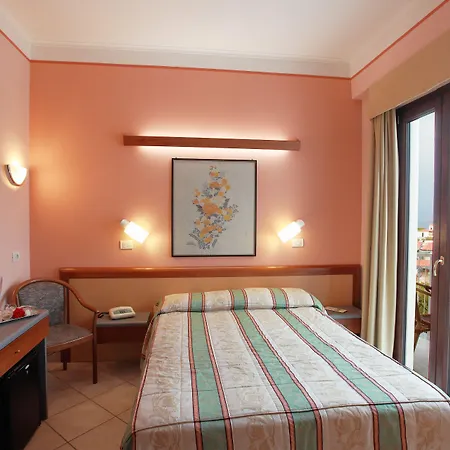 Caravel Hotel 4*