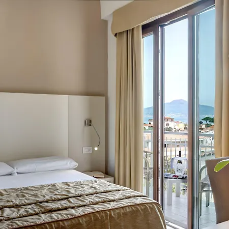 Caravel Hotel