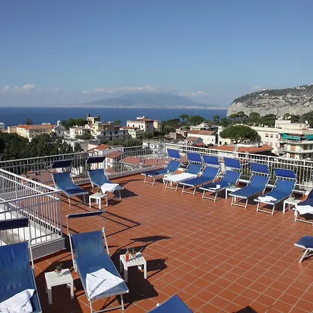 Caravel Hotel 4*