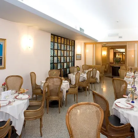 Caravel Hotel 4*