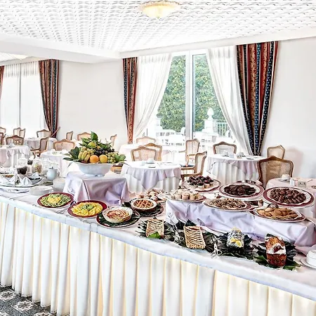 Caravel Hotel