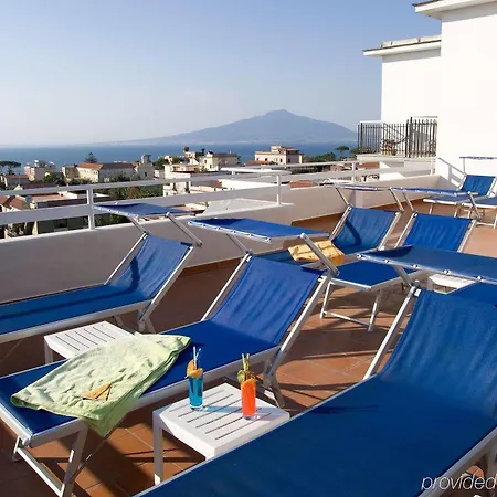 Caravel Hotel 4*