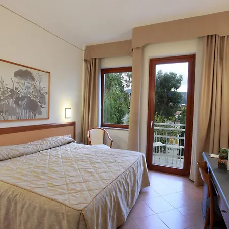 Caravel Hotel 4*