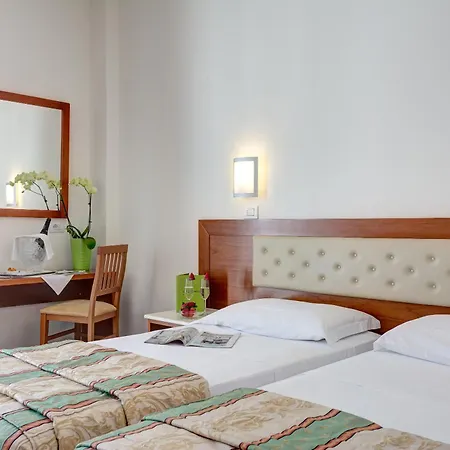 Caravel Hotel 4*
