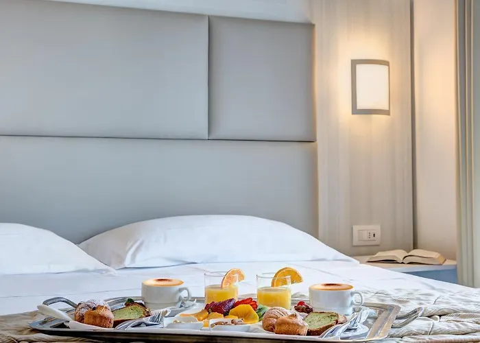 Отель Caravel 4*