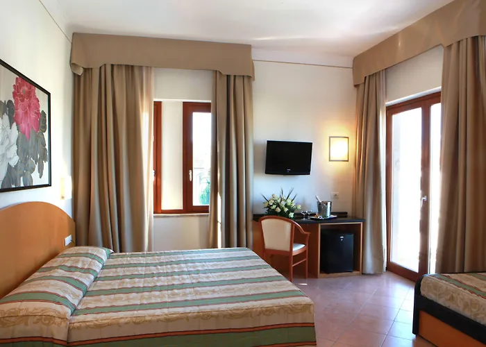 Отель Caravel 4*