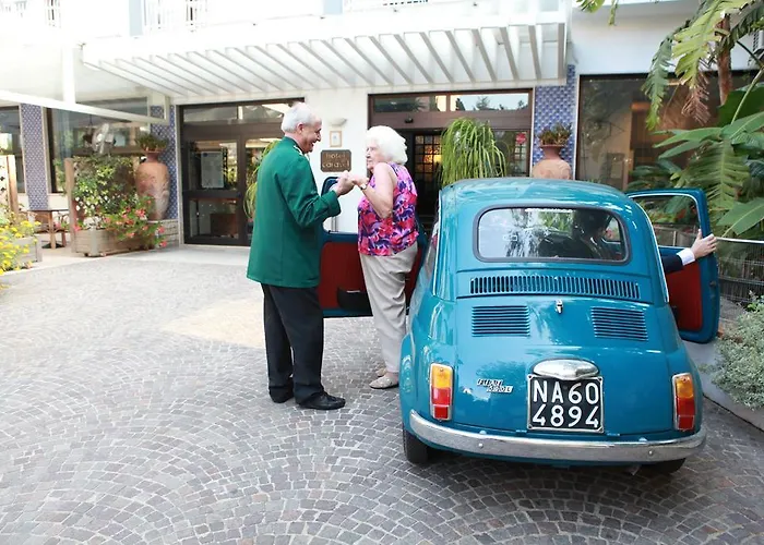 Отель Caravel 4*