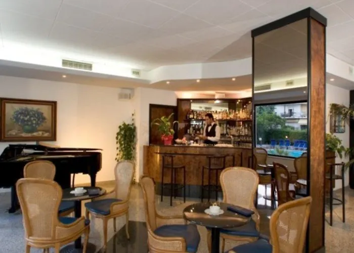 Отель Caravel 4*