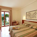 Caravel 4*