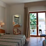 Otel Caravel