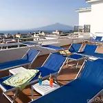 Caravel Otel 4*