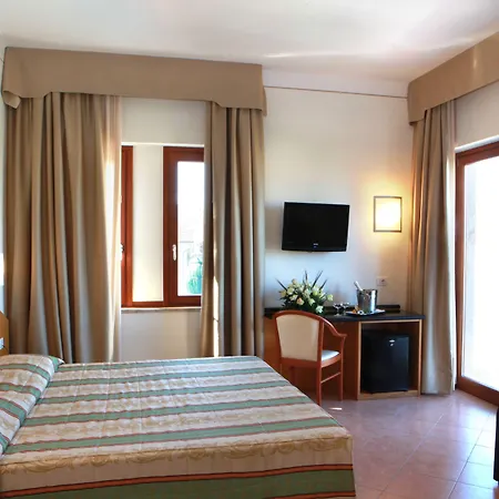 فندق Caravel 4*