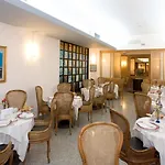 Caravel Hotell 4*