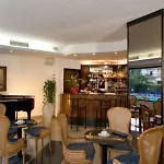 Отель Caravel 4*