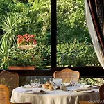 Caravel Hotel