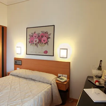 Caravel Hotel 4*