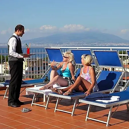 Caravel Hotel