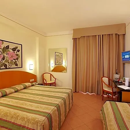 Caravel Hotel