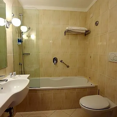 Caravel Hotel 4*