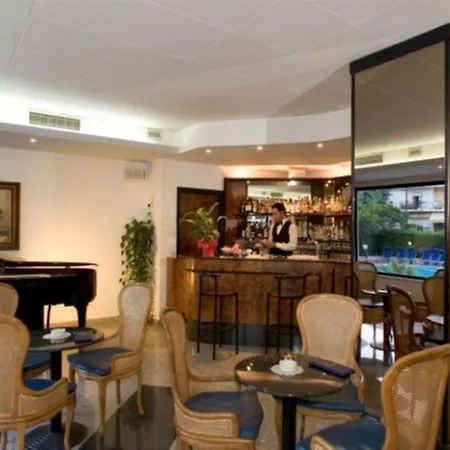 فندق Caravel 4*