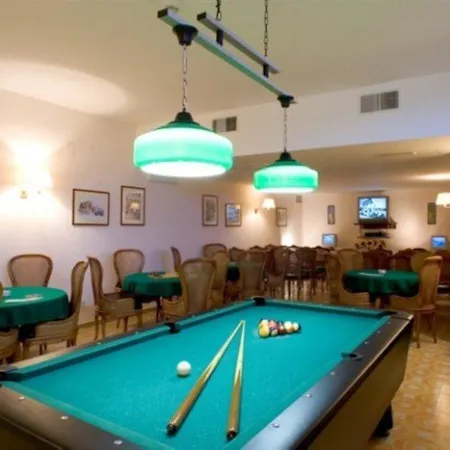فندق Caravel 4*