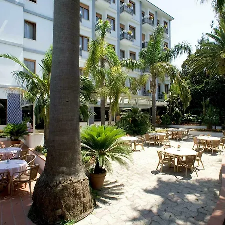 Caravel Hotel 4*